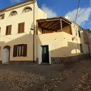 Casa Ombrina Habitación en casa particular Orosei